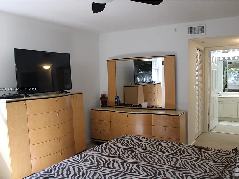519 E Sheridan St #1082 — Photo 17