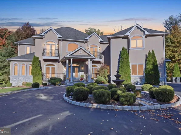 1207 Crespo Ln, Bensalem, PA 19020