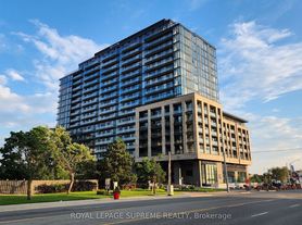 86 Dundas St E