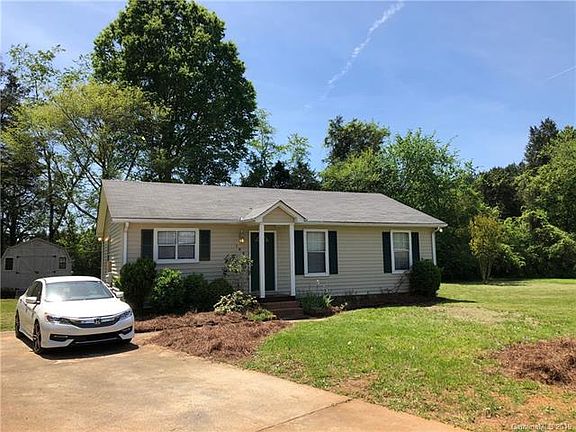2nd image of 105 Cedar Cir