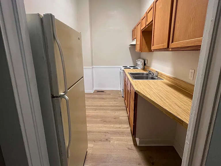 233 College St #3 — Photo 8