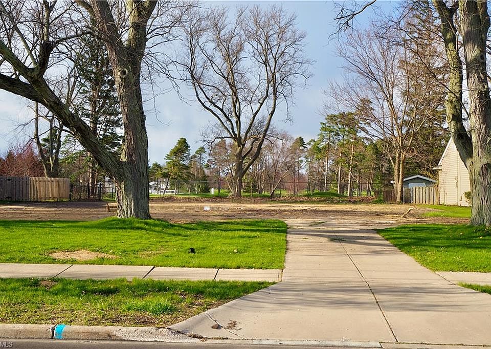 1st image of 22824 Hilliard Blvd