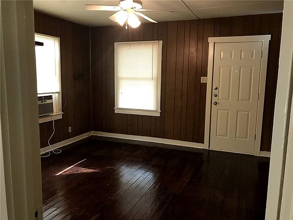 3rd image of 406 N Ave E #C