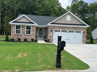 167 Pleasants Ln, Kilmarnock, VA 22482