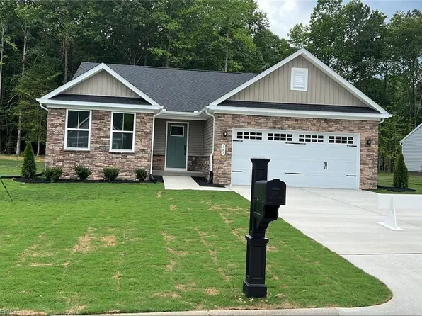 167 Pleasants Ln, Kilmarnock, VA 22482