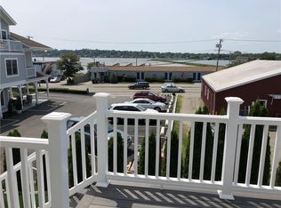 8 Seascape Ave, Middletown, RI 02842