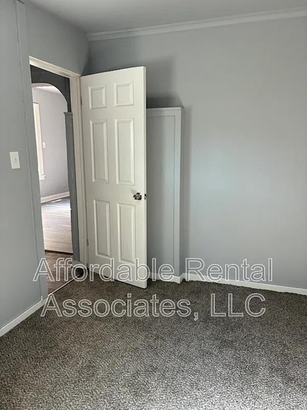 3 bed, 1.0 bath, $1,089 — Photo 4