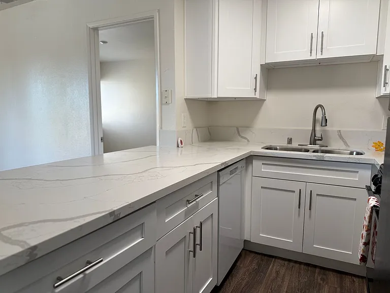 Peppertree Apartments — Photo 93