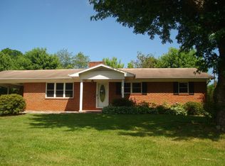 28 Bond St, Marion, NC 28752