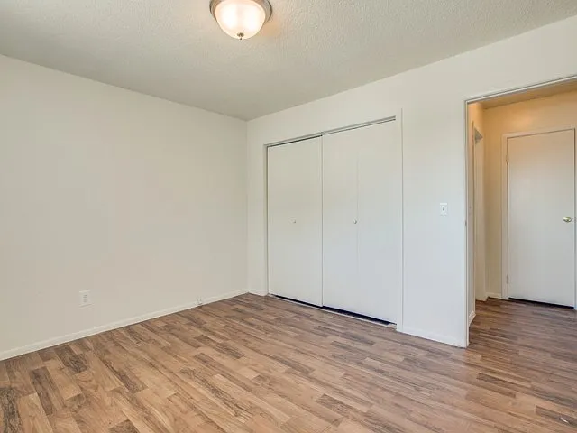 International Apartments — Photo 14