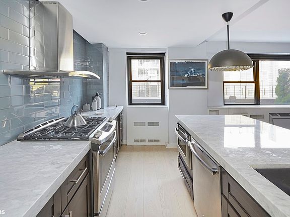 4th image of 176 E 77th St APT 15H