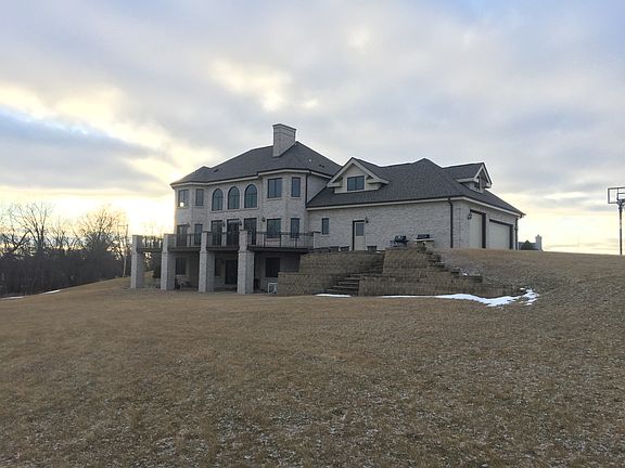 4th image of W295S5458 Holiday Oak Dr