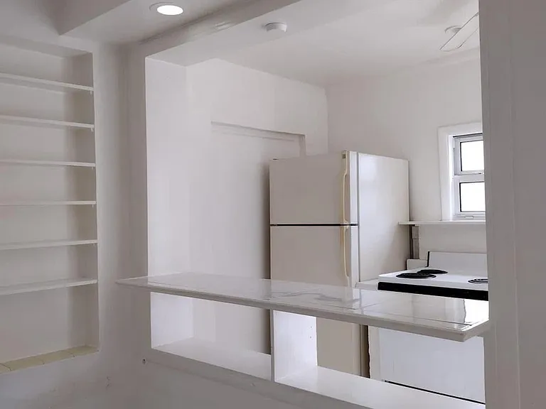 1707 Thomas St #4 — Photo 2