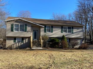 1222 Hawthorn Ter, Pocono Summit, PA 18346