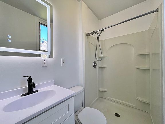 4th image of 212 15th St APT 6