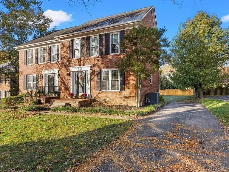 1145 Dunbarton Ln — Photo 2