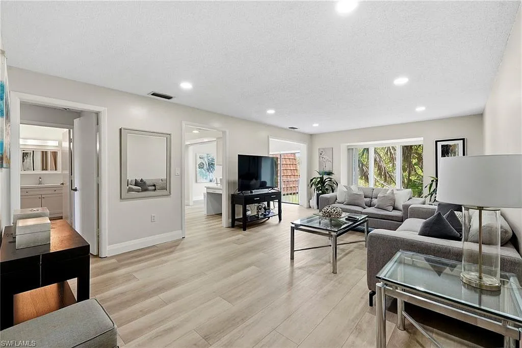 2 bed, 2.0 bath, 1208 sqft, $2,400 — Photo 1