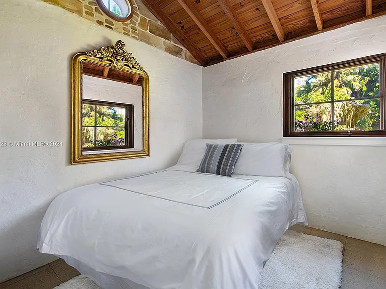 4745 Pine Tree Dr — Photo 31