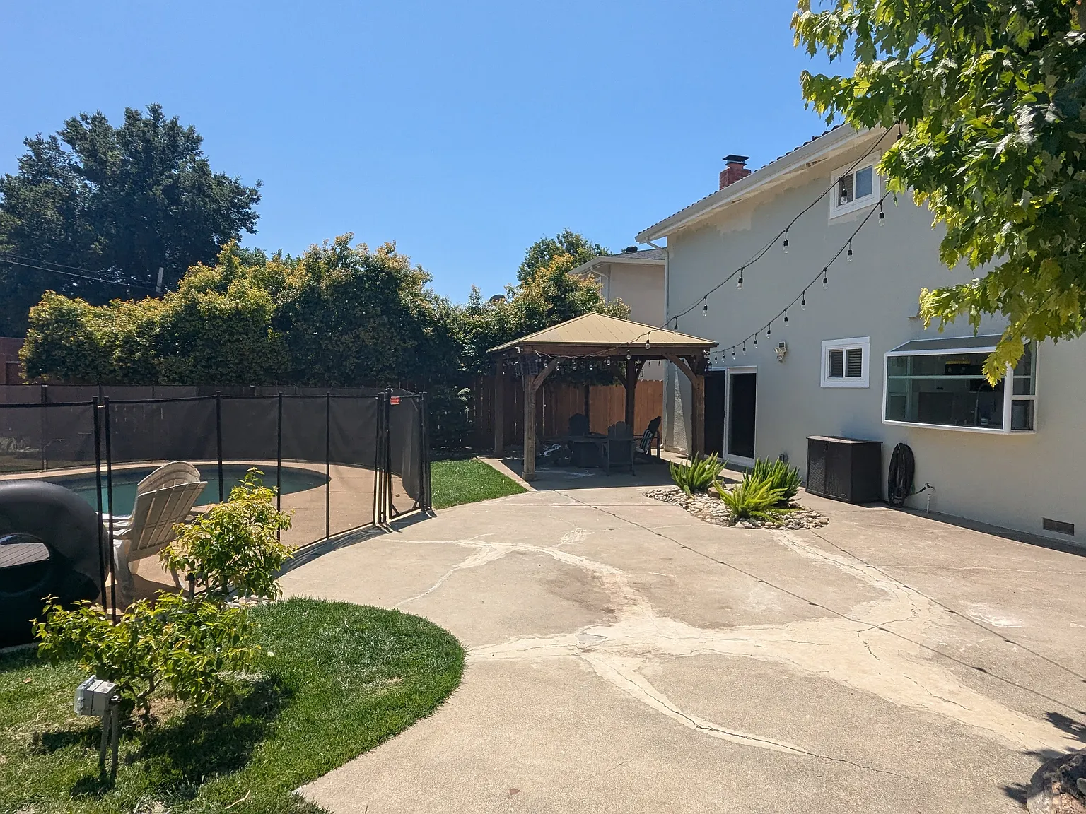4 bed, 2.5 bath, 2055 sqft, $5,900 — Photo 4