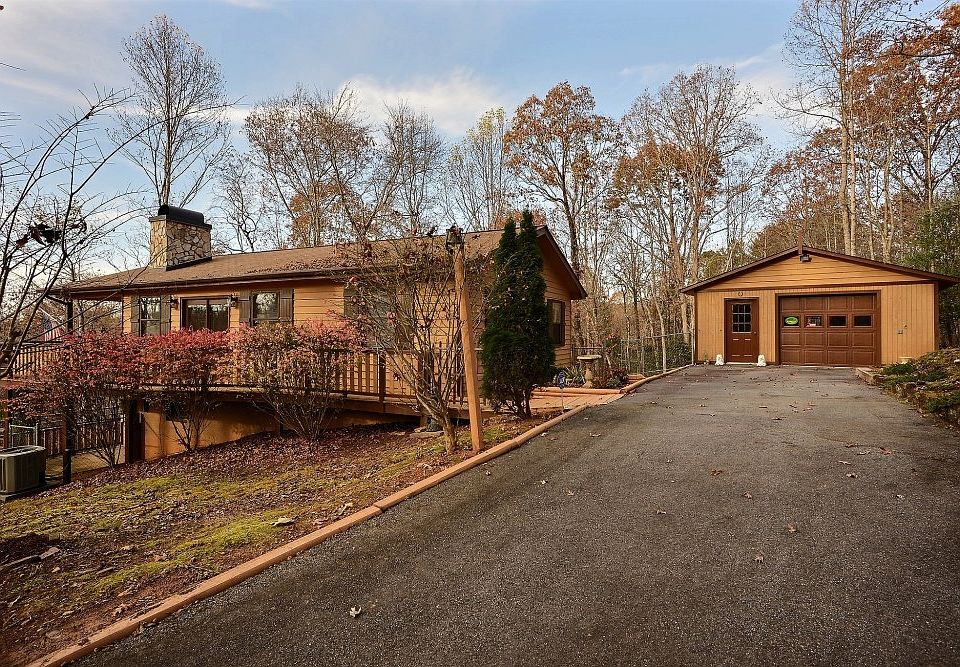 1st image of 236 Honeysuckle Dr
