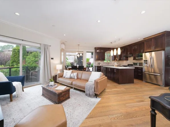 640 W 15th St, North Vancouver, BC V7M 1S9