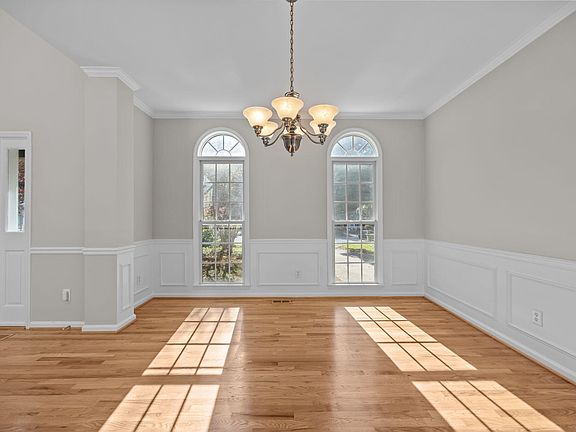 5th image of 105 Aspen Hollow Ct