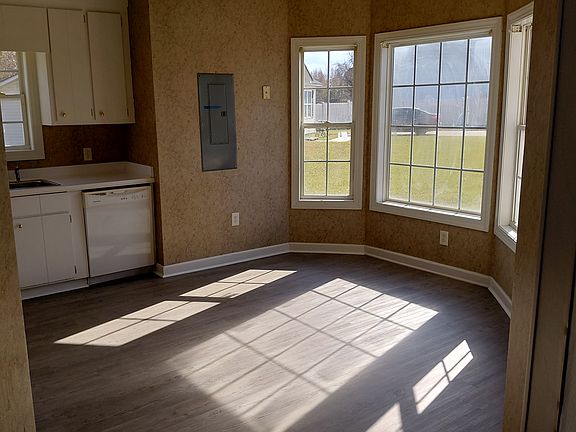 4th image of 301 Archer Dr