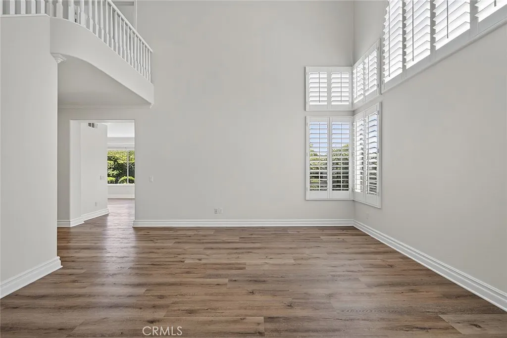 5 bed, 2928 sqft, $8,750 — Photo 3