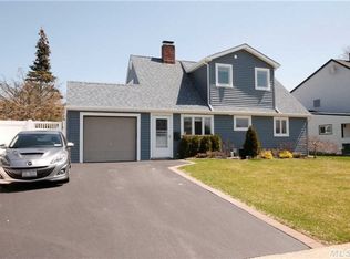 27 Horn Ln, Levittown, NY 11756