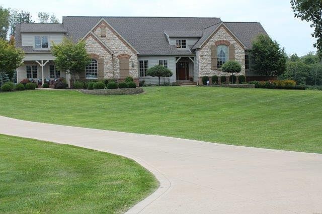 1st image of 142 Stone Valley Dr SW
