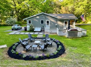 12 Cottonwood Rd, Elizaville, NY 12523