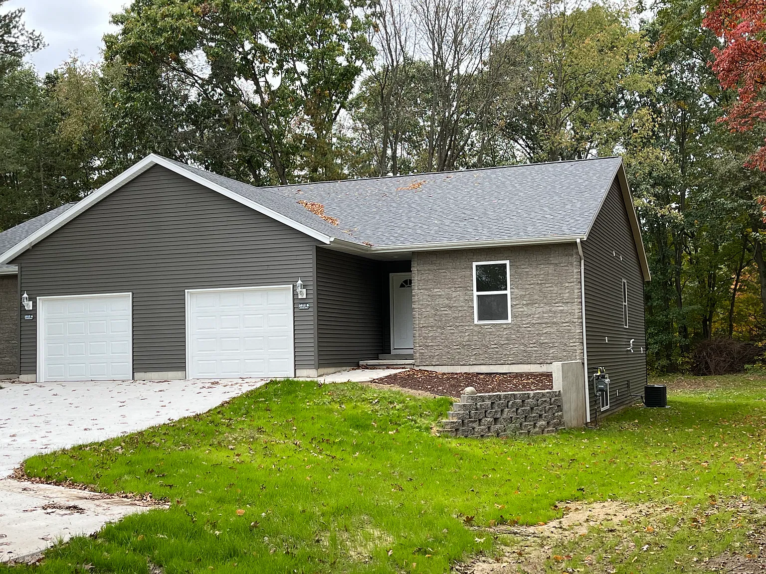 1012 Shalinda Dr — Photo 2