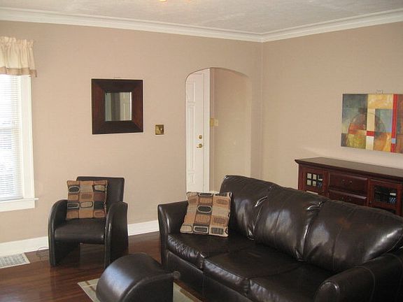 2nd image of 515 W 12th St