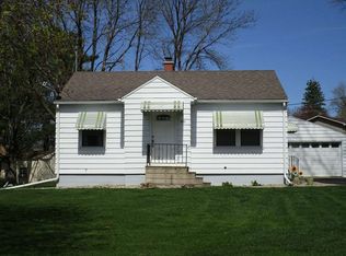 300 Devonshire Dr, Waterloo, IA 50701