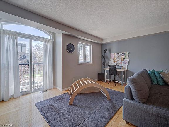 3rd image of 32 Bruce St
