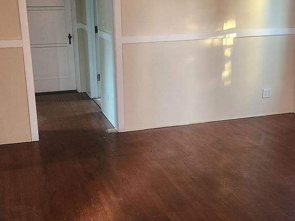 3rd image of 633 W 73rd St #633