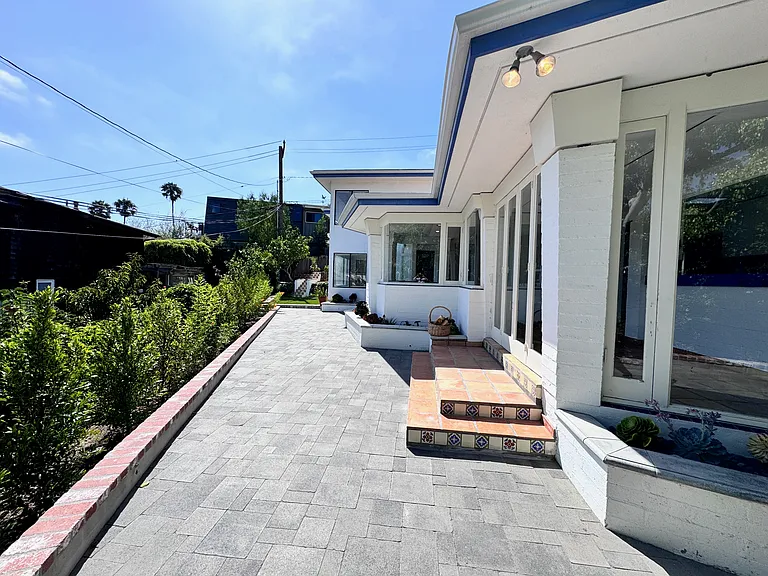 1055 Dyer Pl — Photo 10