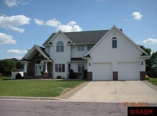 11 Shannon Ct, North Mankato, MN 56003