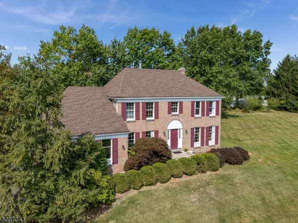 5 Rea Ct, Raritan Twp., NJ 08822