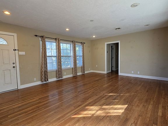 3rd image of 6320 Fox Run