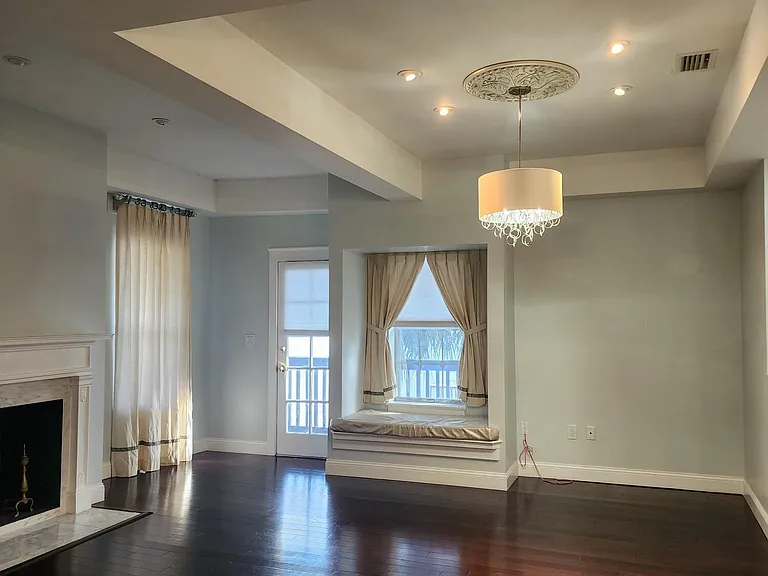 212 Saint Johns Ave #212 — Photo 11