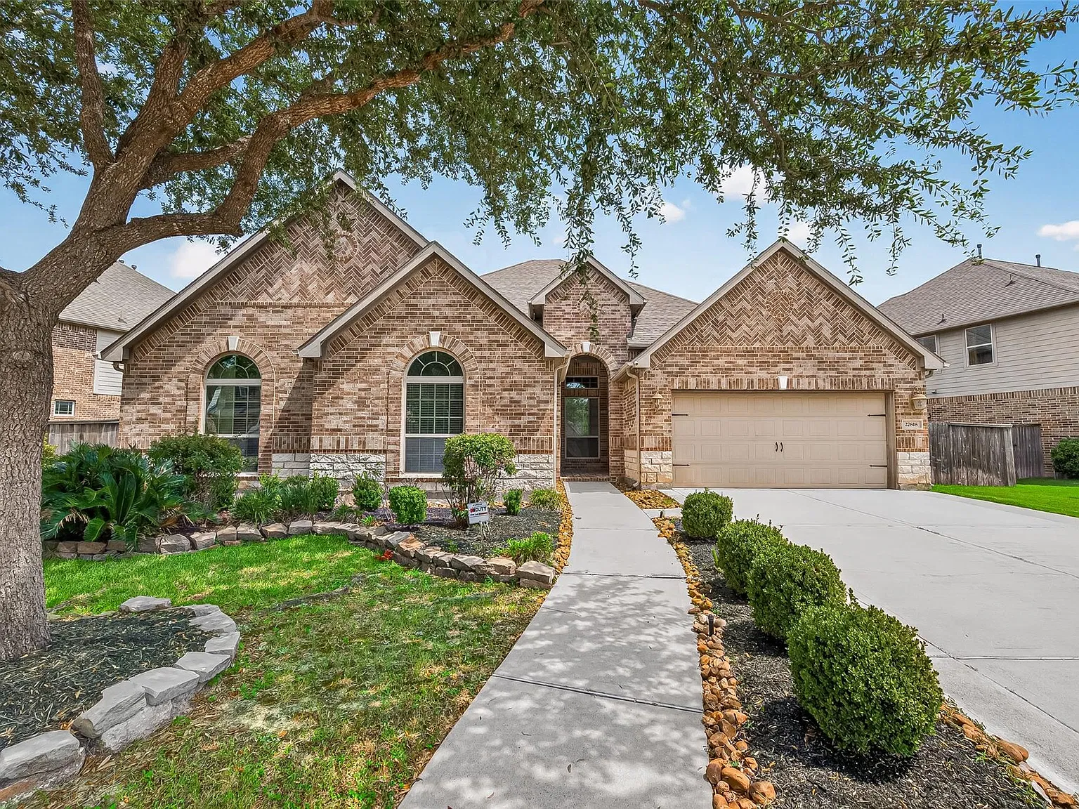 4 bed, 4.0 bath, 3057 sqft, $3,000 — Photo 2