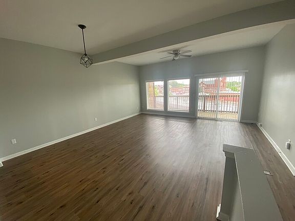 3rd image of 2031 Franklin St Unit B