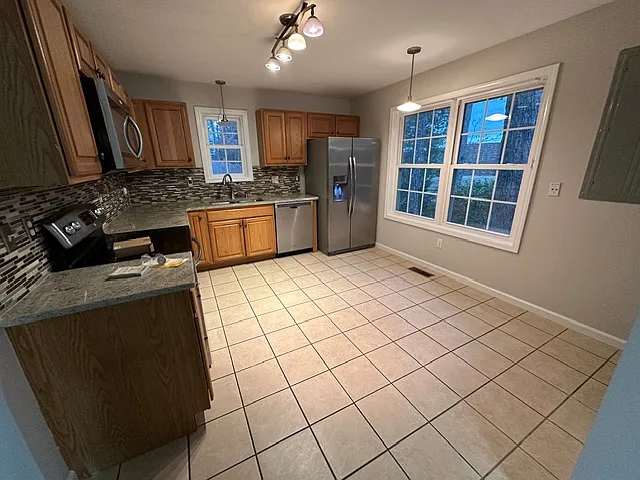 21 Aberdeen Dr — Photo 3