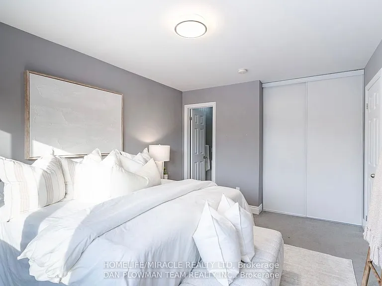 3 Teddington Cres — Photo 11
