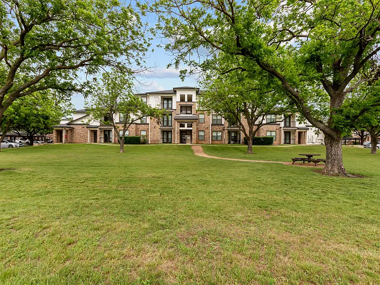 PECAN POINTE — Photo 19