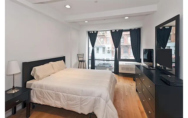 Sold by Douglas Elliman | media 19