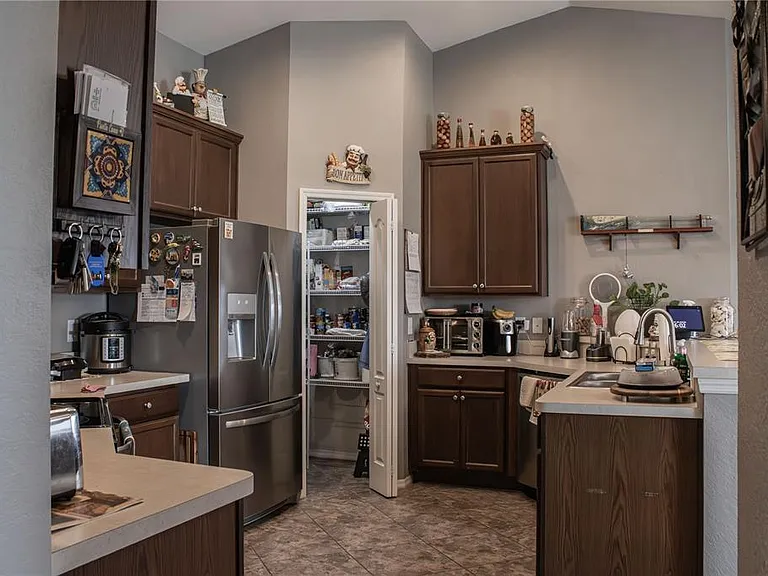 2628 Sunset Cir — Photo 13