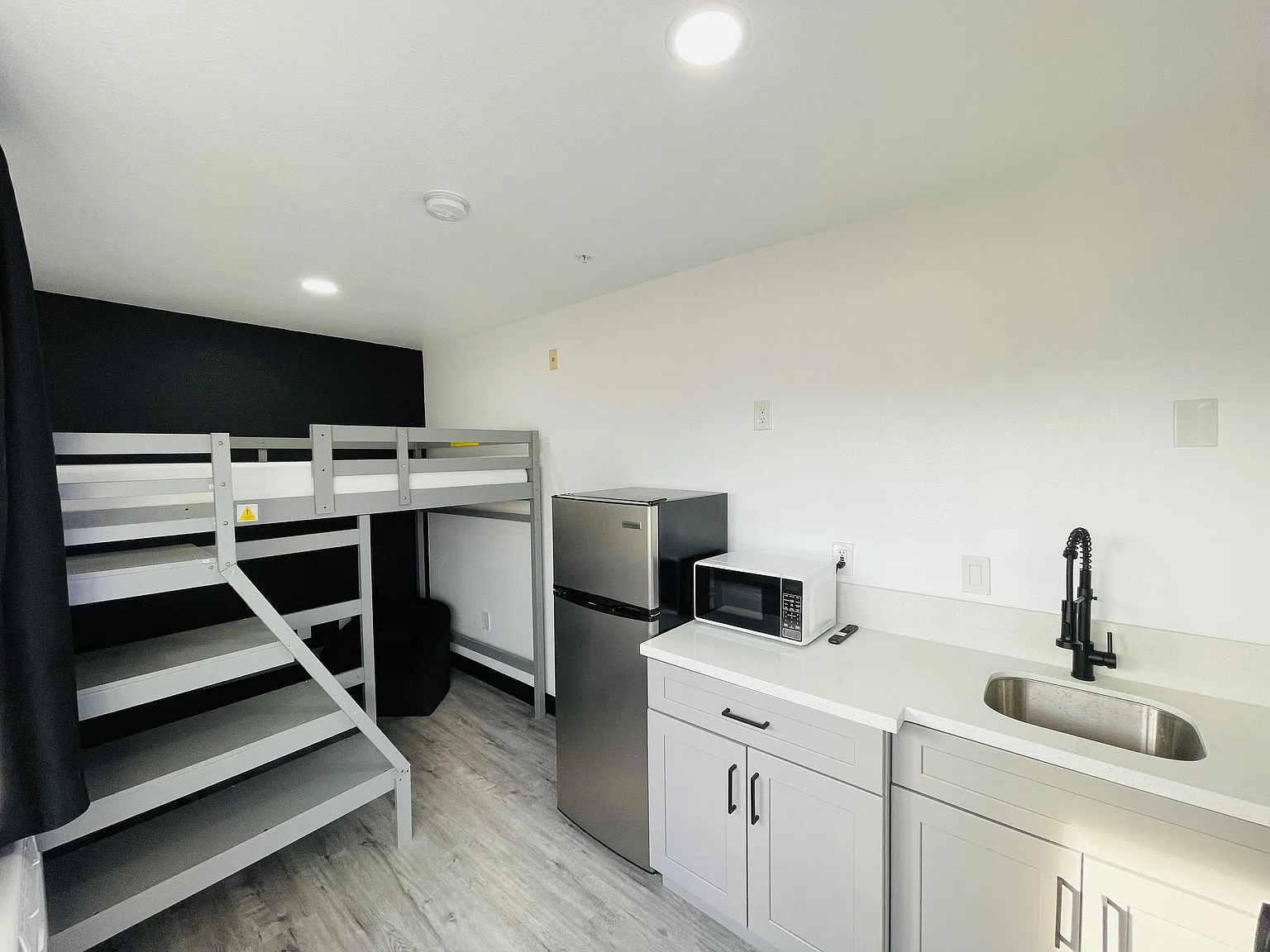 4 bed, 17.0 bath, $1,317 — Photo 1