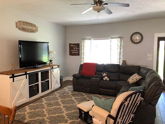 3rd image of 1109 Sleepy Hollow Cir